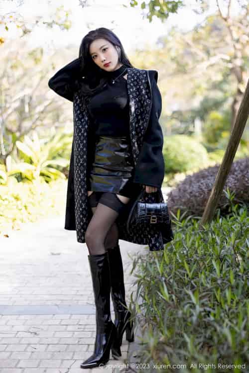[秀人XiuRen] No.6229 杨晨晨Yome – 黑色服饰+皮质短裙海南岛旅拍