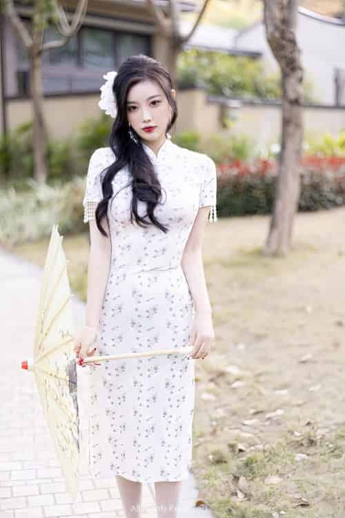 [秀人XiuRen] No.6186 杨晨晨Yome – 旗袍服饰+诱人灰丝海南岛旅拍