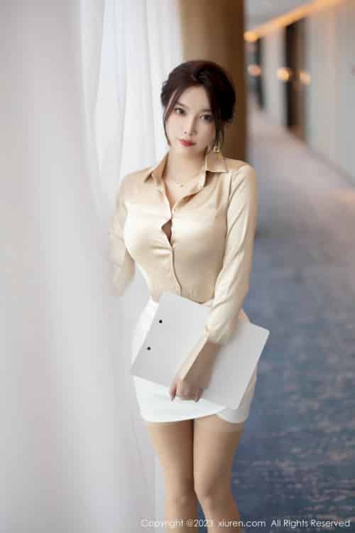 [秀人XiuRen] No.6620 杨晨晨Yome – 浅色上衣+白色短裙海南岛旅拍