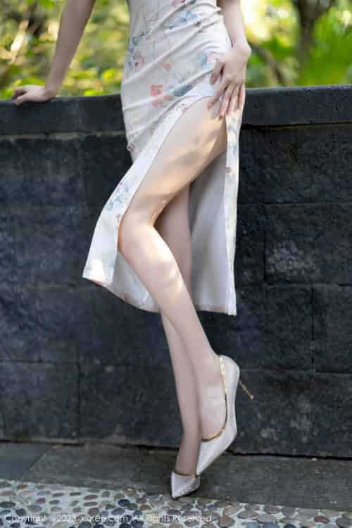 [XiuRen秀人网] No.7631 新人章芃芃 – 旗袍服饰+魅惑黑丝性感写真