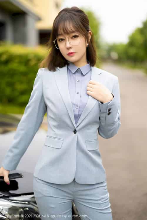 [尤蜜荟YouMi] Vol.722 王雨纯 – 职场OL+黑丝内衣成都旅拍