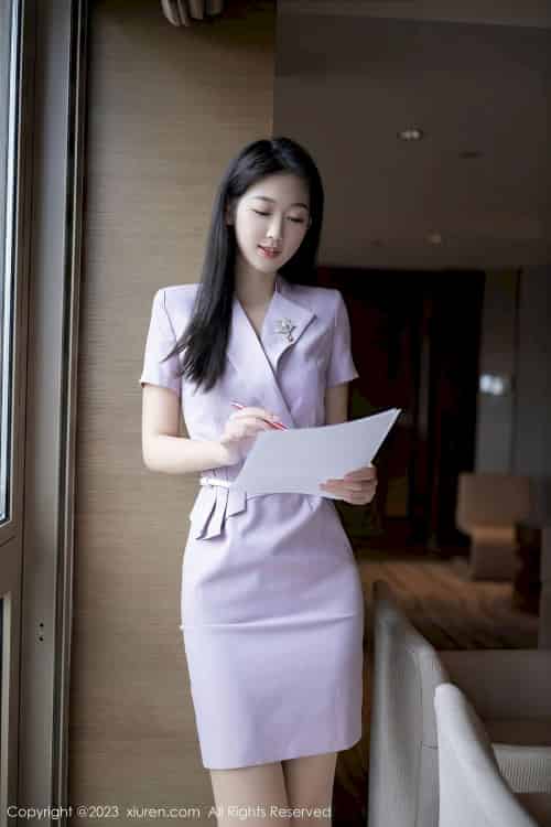 [秀人XiuRen] No.6859 唐安琪 – 淡紫OL+原色丝袜珠三角旅拍