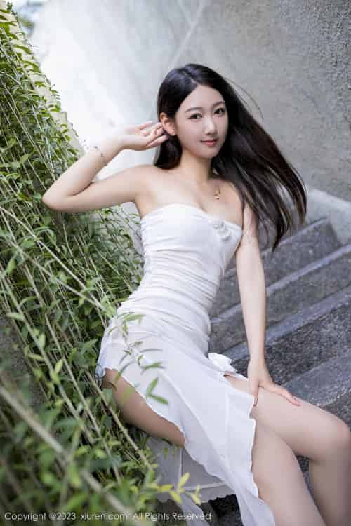 [秀人XiuRen] No.6780 唐安琪 – 白色礼裙+原色丝袜巴厘岛旅拍