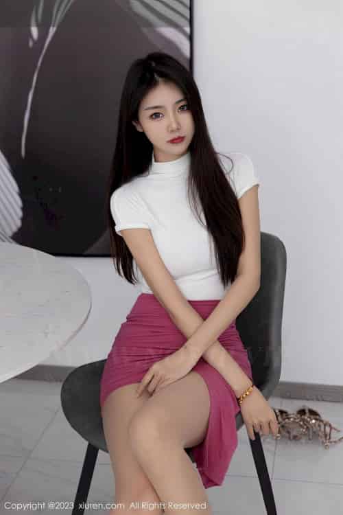 [XiuRen秀人网] No.6239 模特可樂Vicky – 白色上衣+玫红短裙性感写真