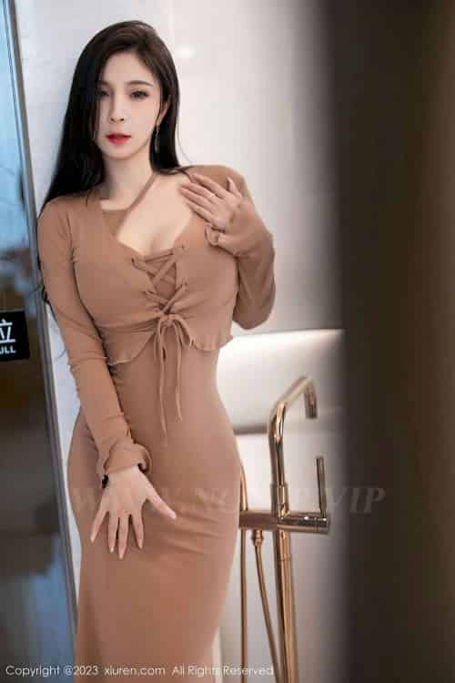 [秀人XiuRen] No.6494 模特小蛮妖 – 咖啡色长裙+原色丝袜海南岛旅拍