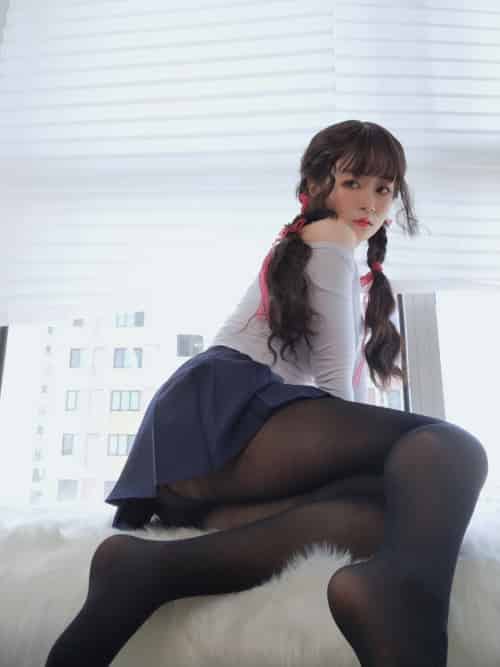 Coser小姐姐白银 – 邻家大姐姐的黑丝 