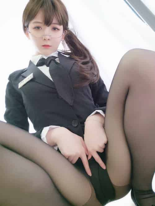 一小央泽 – 助理姐姐 