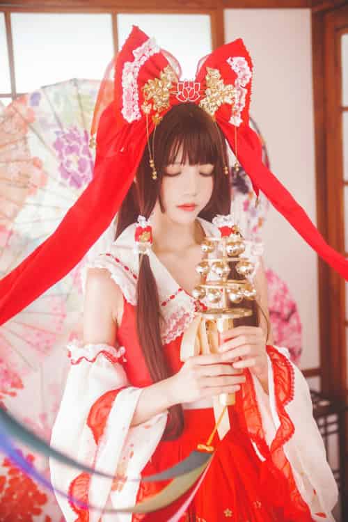 萝莉风COS 桜桃喵 – 灵梦 新年快乐 