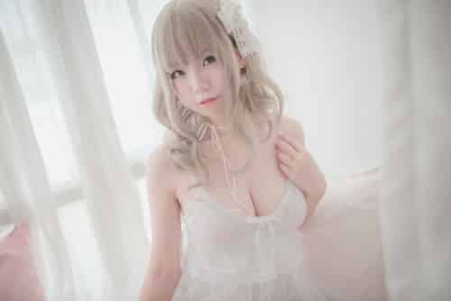 性感人气COSER Yoko宅夏Cos – 白色丝质连衣裙-紫橙网创项目网