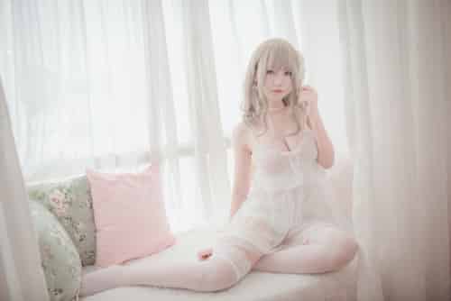 性感人气COSER Yoko宅夏Cos – 白色丝质连衣裙 