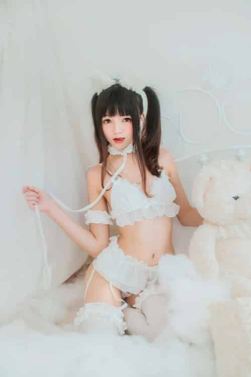 萝莉风COS 桜桃喵 – 白猫 