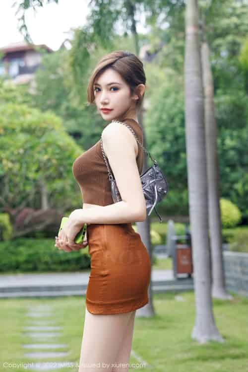 [爱蜜社IMiss] Vol.701 女神小狐狸Kathryn – 咖啡色服饰+修长美腿性感写真