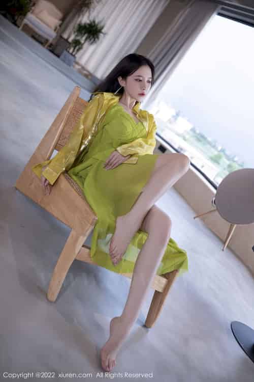 [秀人XiuRen] No.5979 模特鱼子酱Fish – 多色长裙+情趣睡裙明艳旅拍