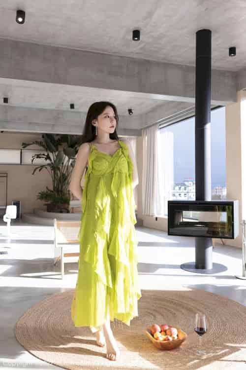 [秀人XiuRen] No.5979 模特鱼子酱Fish – 多色长裙+情趣睡裙明艳旅拍-紫橙网创项目网