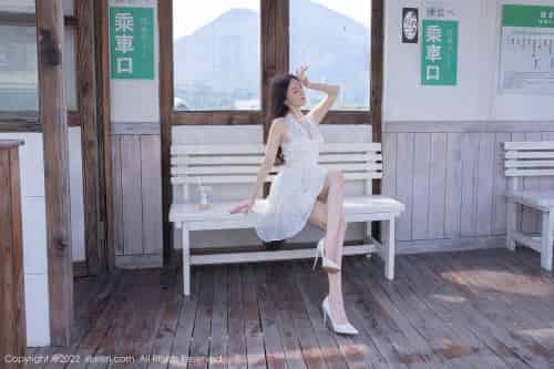 [秀人XiuRen] No.5947 模特鱼子酱Fish – 白色连衣短裙+电车场景旅拍