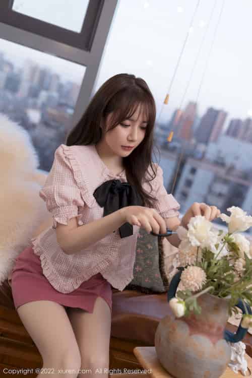 [秀人XiuRen] No.4776 模特鱼子酱Fish – 淡红色上衣+灰红色短裙三亚旅拍-紫橙网创项目网