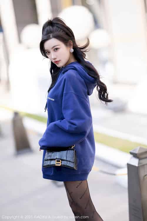 [语画界XIAOYU] Vol.946 女神杨晨晨Yome – 蓝色外套+魅惑黑丝私房写真-紫橙网创项目网