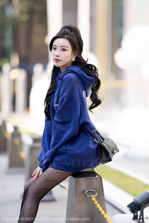 [语画界XIAOYU] Vol.946 女神杨晨晨Yome – 蓝色外套+魅惑黑丝私房写真