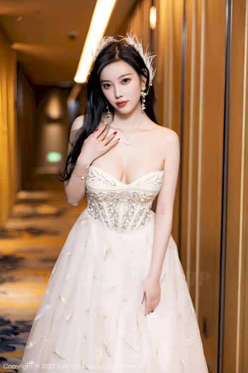 [语画界XIAOYU] Vol.941 女神杨晨晨Yome – 露肩长裙+生日主题私房写真