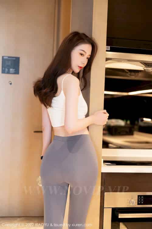 [语画界XIAOYU] Vol.935 模特梦心玥 – 白色吊带上衣+蓝灰色长裤性感写真