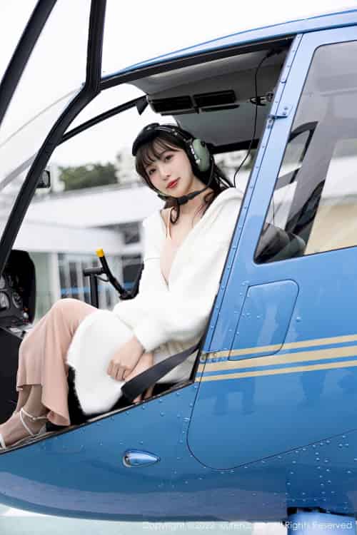 [秀人XiuRen] No.6052 模特林星阑 – 淡红色连衣长裙+原色丝袜性感写真