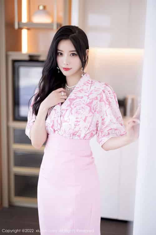 [秀人XiuRen] No.5927 女神杨晨晨Yome – 粉色服饰+原色丝袜私房写真-紫橙网创项目网