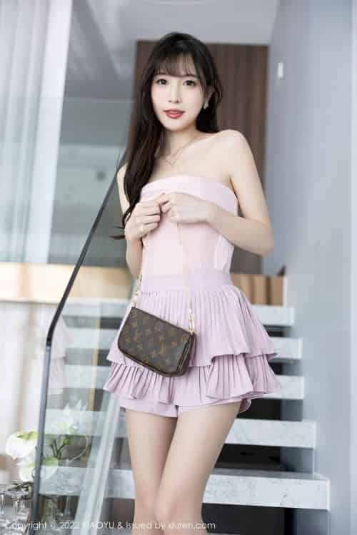 [语画界XIAOYU] Vol.923 模特林星阑 – 粉色服饰+原色丝袜性感写真