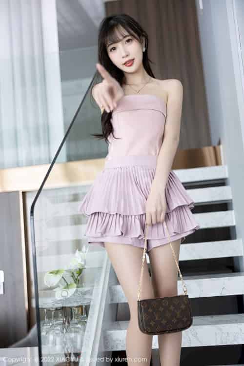 [语画界XIAOYU] Vol.923 模特林星阑 – 粉色服饰+原色丝袜性感写真