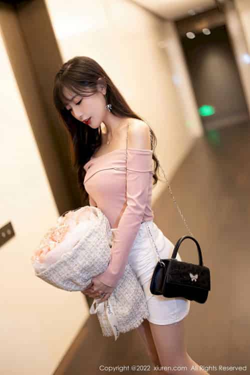 [秀人XiuRen] No.5934 模特林星阑 – 浅紫色上衣+白色短裙性感写真