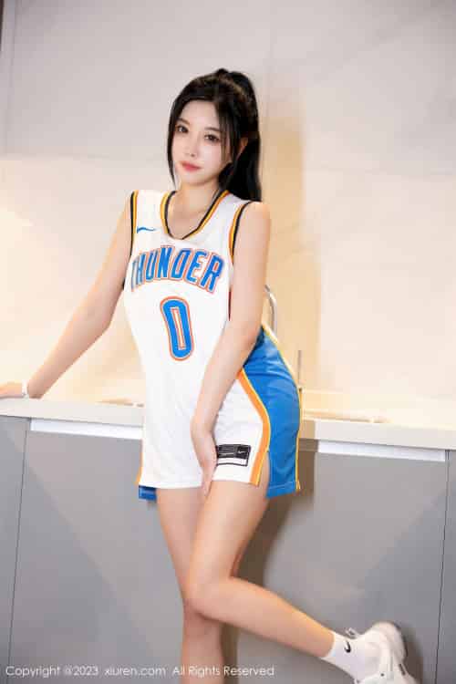 [XiuRen秀人网] No.7304 杨晨晨Yome – 丰腴身材+运动美腿 安吉旅拍