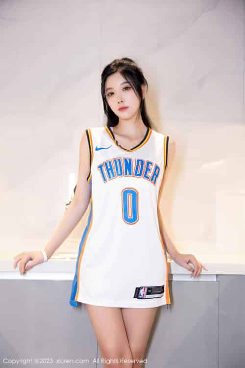 [XiuRen秀人网] No.7304 杨晨晨Yome – 丰腴身材+运动美腿 安吉旅拍