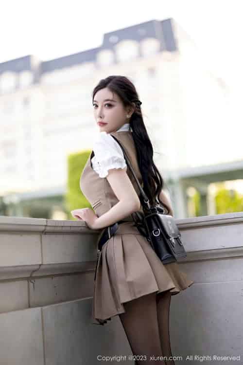 [XiuRen秀人网] No.7202 杨晨晨Yome – 杏色上衣+魅惑黑丝安吉旅拍