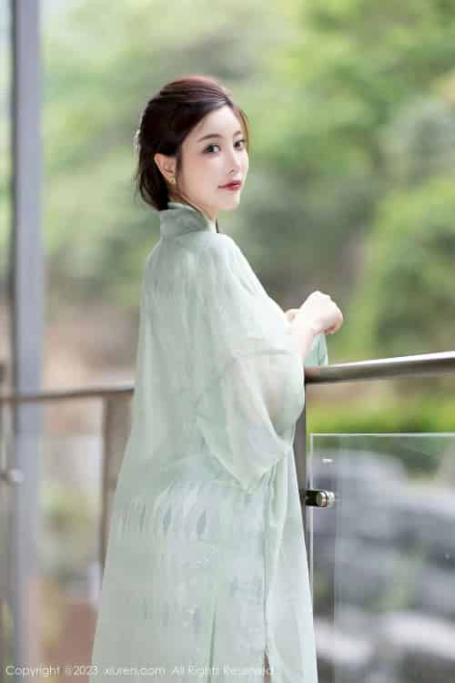 [XiuRen秀人网] No.6983 杨晨晨Yome – 淡绿旗袍+原丝美腿写真