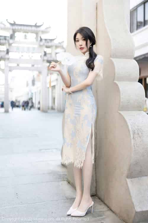 [XiuRen秀人网] No.6434 徐莉芝Booty – 浅色旗袍+诱人丝袜海南岛旅拍