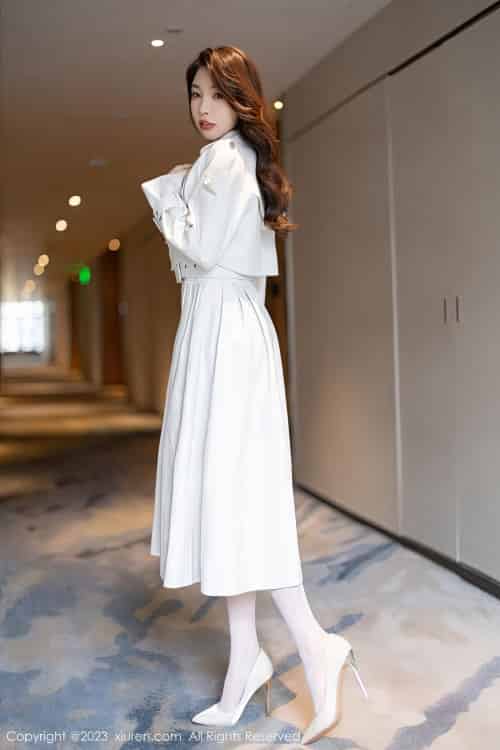 [XiuRen秀人网] No.6257 徐莉芝Booty – 浅色外衣+白色丝袜性感写真