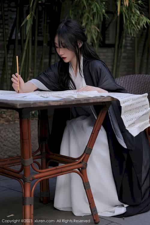 [秀人XiuRen] No.6094 玥儿玥er – 白色古装+曼妙娇躯海南旅拍